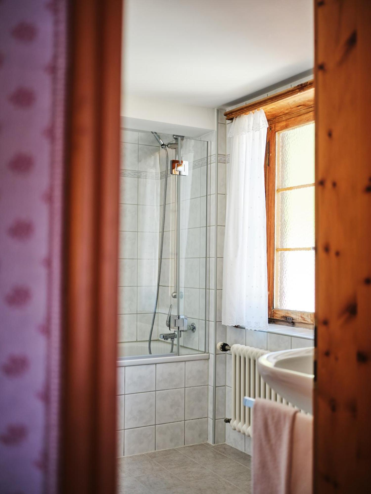 Hotel Chesa Grischuna Klosters Habitación foto